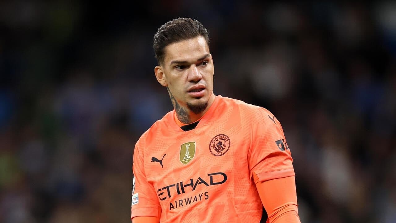 Ederson tem apoio de Guardiola após falha e promete renovar com City