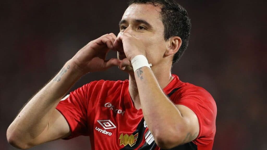 Athletico domina o Cruzeiro, quebra sequência e dorme fora do Z-4