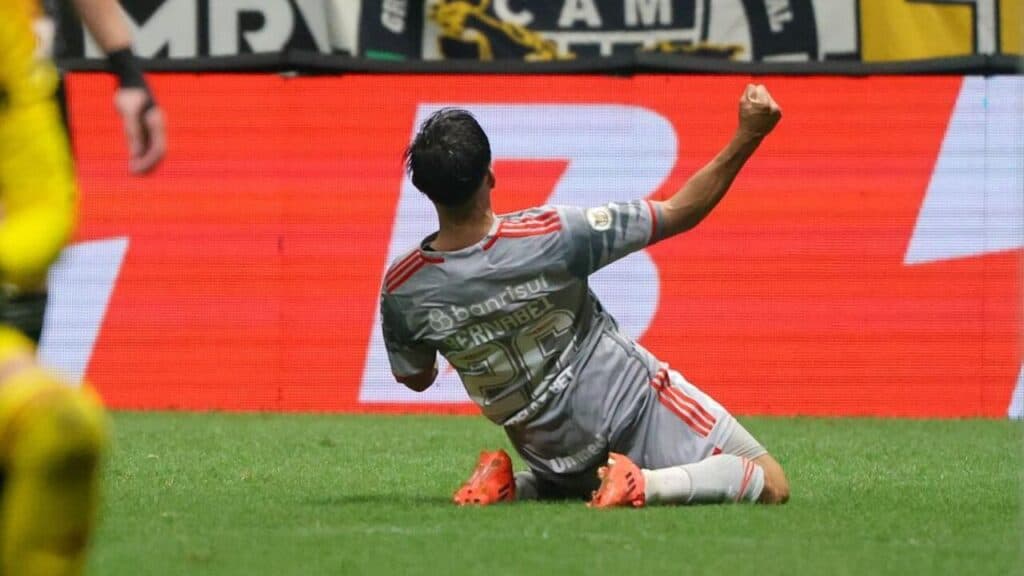 Internacional goleia o Atlético MG e entra na briga por G4