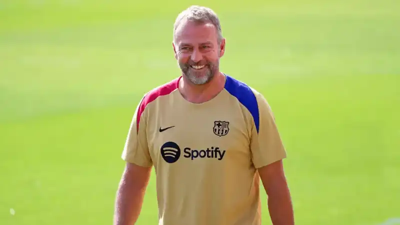 Hans Flick desbanca Ancelotti e é eleito treinador do mês de LaLiga