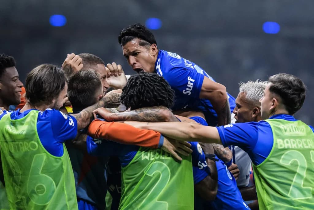 Cruzeiro vence o Criciúma e se aproxima do G6