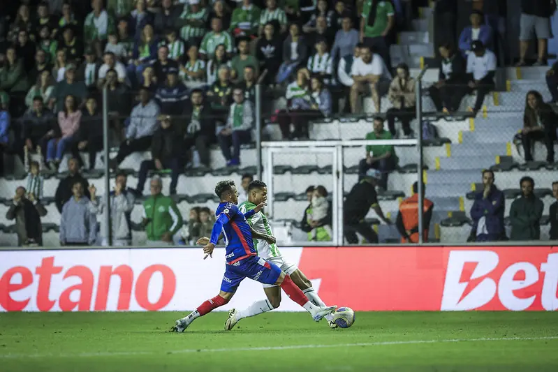 Bahia leva virada do Juventude e se amplia crise