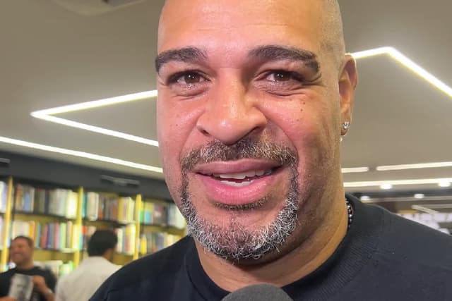 ‘Imperador não existe sem Adriano’, crava ex-jogador em autobiografia reveladora