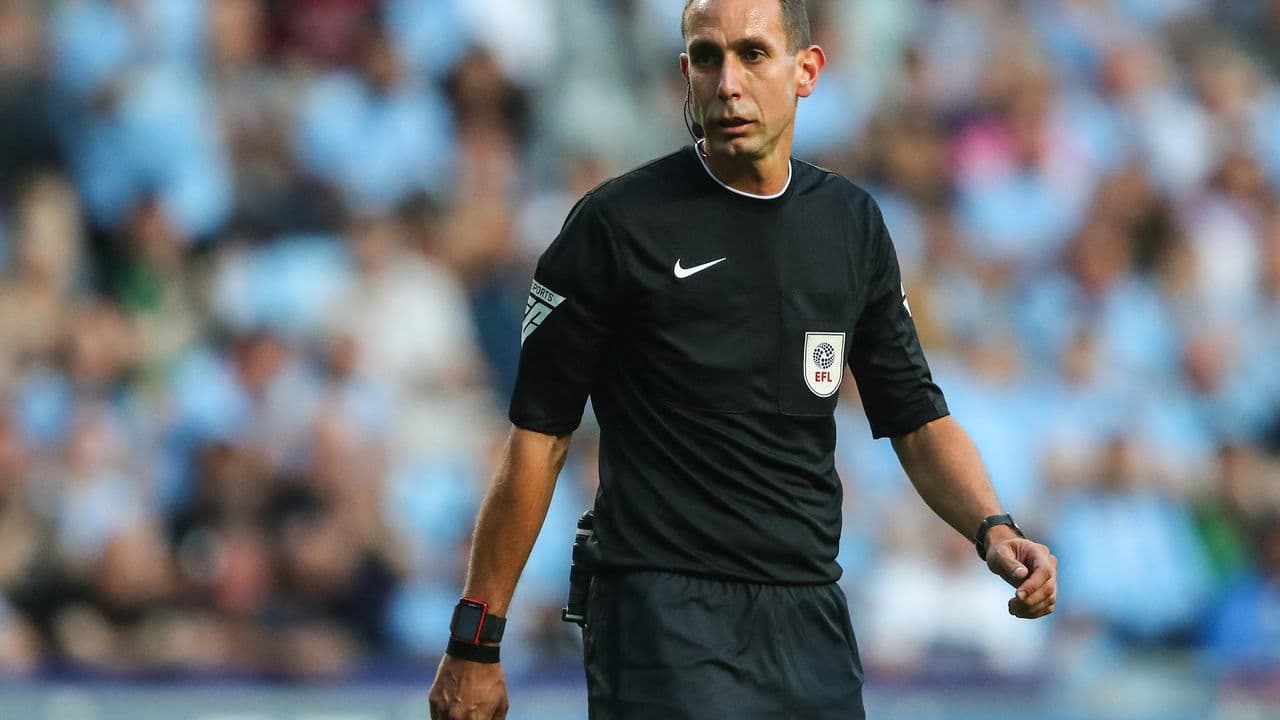 Árbitro da Premier League é suspenso após xingar Klopp