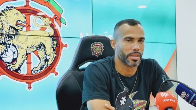 Jogador brasileiro deixa Europa por filho autista