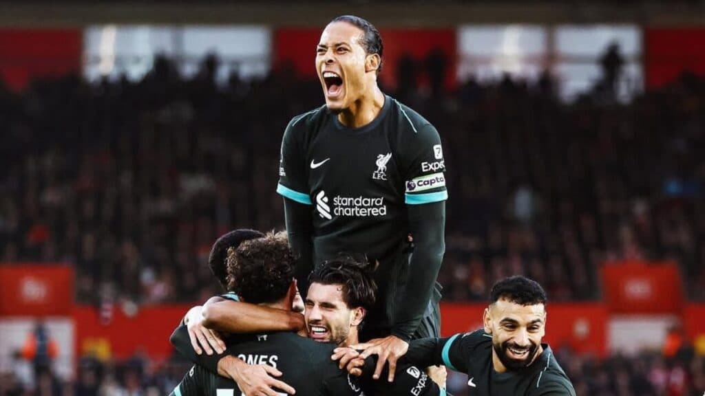 Liverpool leva susto, mas vence o Southampton e se isola na liderança