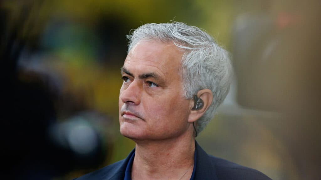 Genialidade ou audácia? O dia em que Mourinho se enfiou em um carrinho de roupa suja para comandar o Chelsea