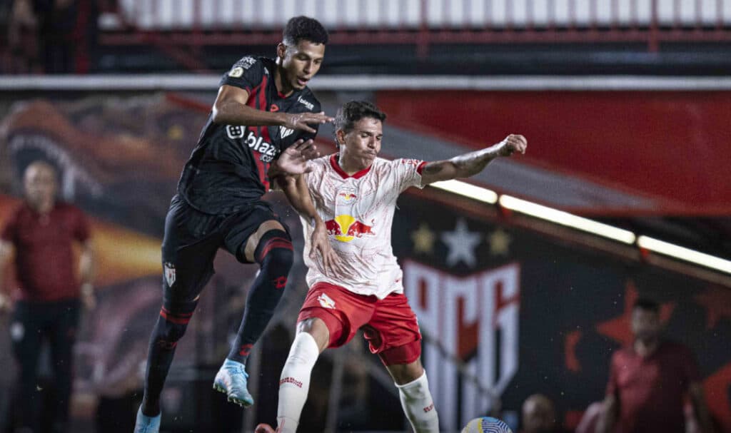 Atlético GO e Bragantino empatam e se complicam na luta contra o Z4