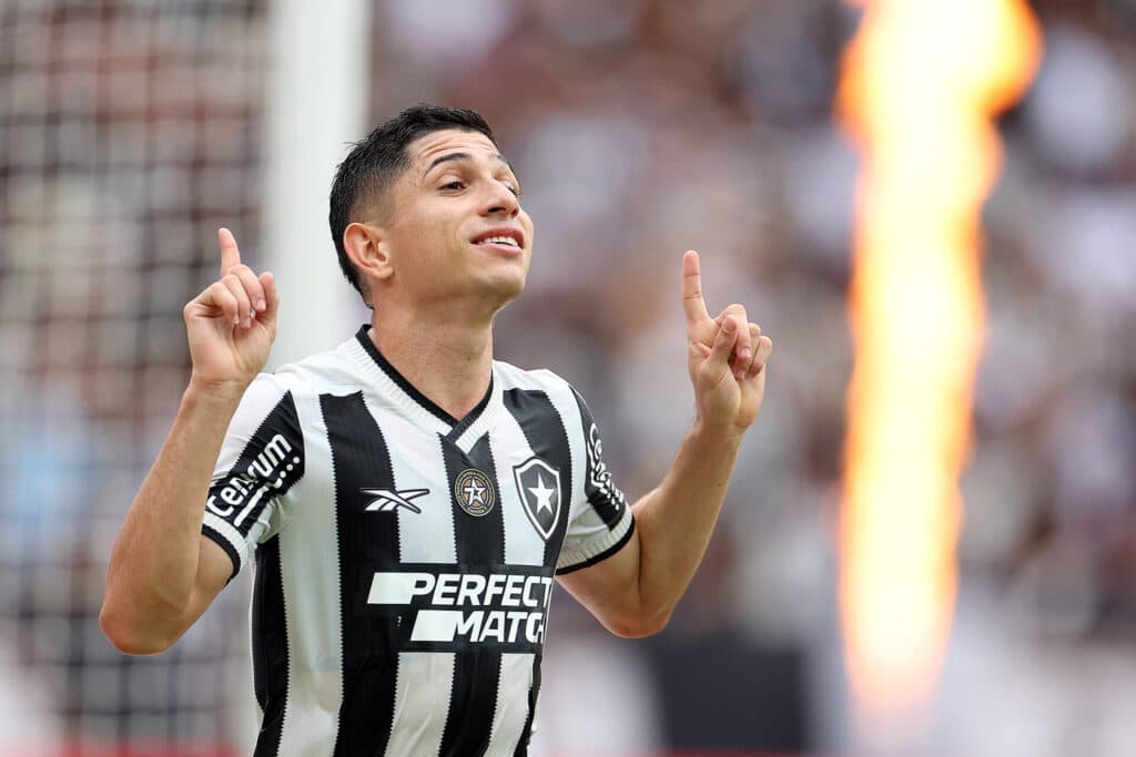 Fluminense e Botafogo chegam a acordo por Savarino, diz site