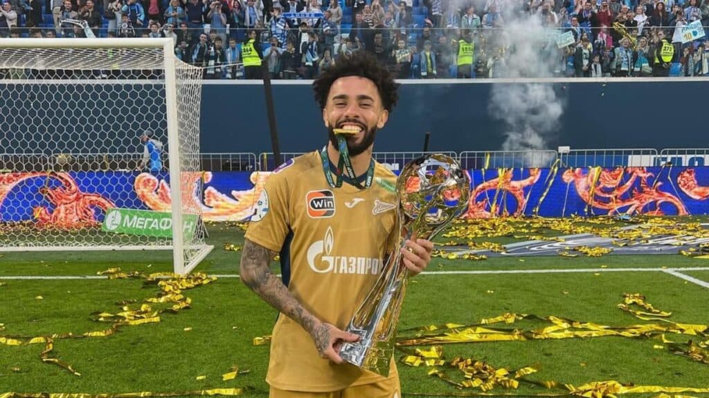 Alvo do Flamengo, Claudinho aponta sonho de jogar em outro clube