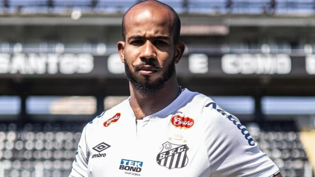 Inutilizado, quanto Patrick pode custar aos cofres do Santos em 2025?