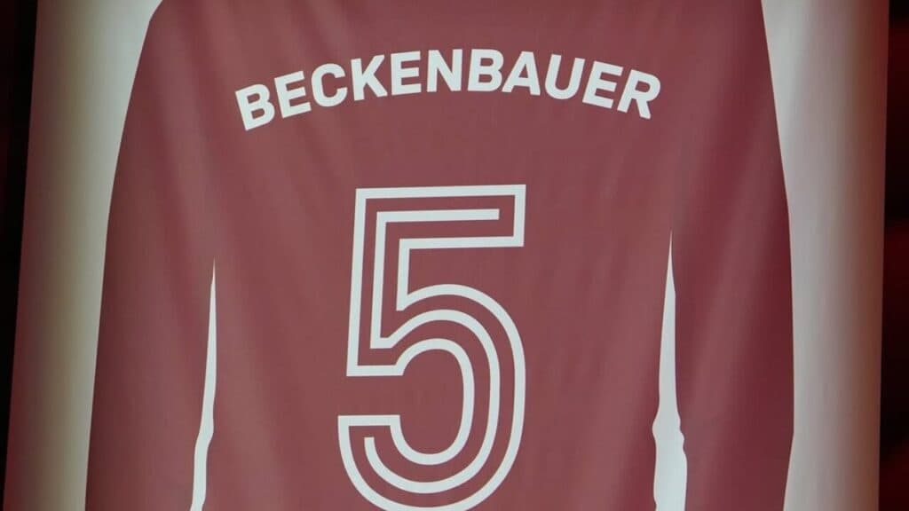 Bayern aposenta camisa de Beckenbauer