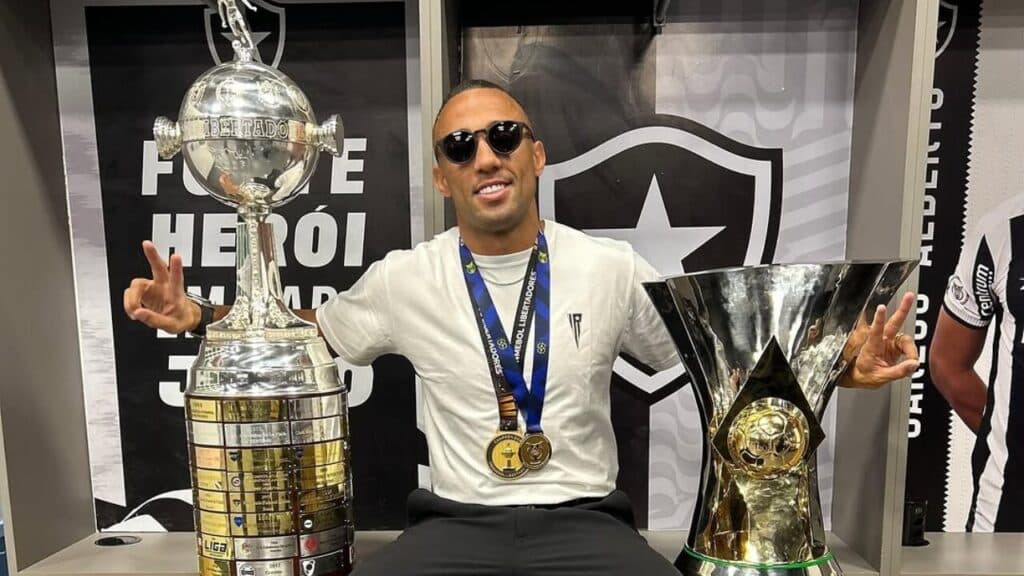 Botafogo deve perder lateral titular no fim da temporada