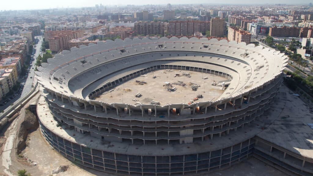 Valencia retoma obras do estádio