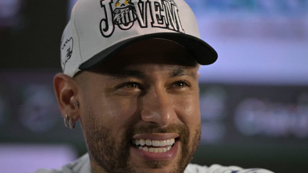 Neymar reduz salário em 97,6% para jogar no Santos