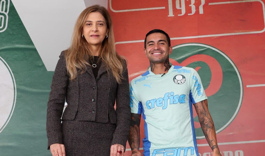 Leila diz que Dudu saiu pela porta dos fundos e jogador rebate com ofensa