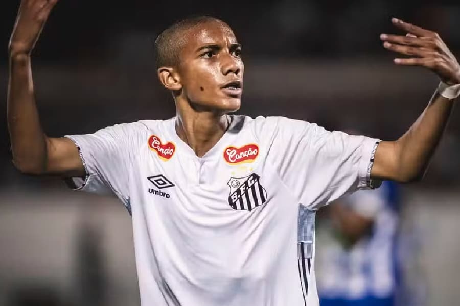 Filho de Robinho marca na Copinha e imita pedaladas do pai