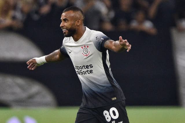 Corinthians vence o Água Santa no Paulistão e iguala marca histórica