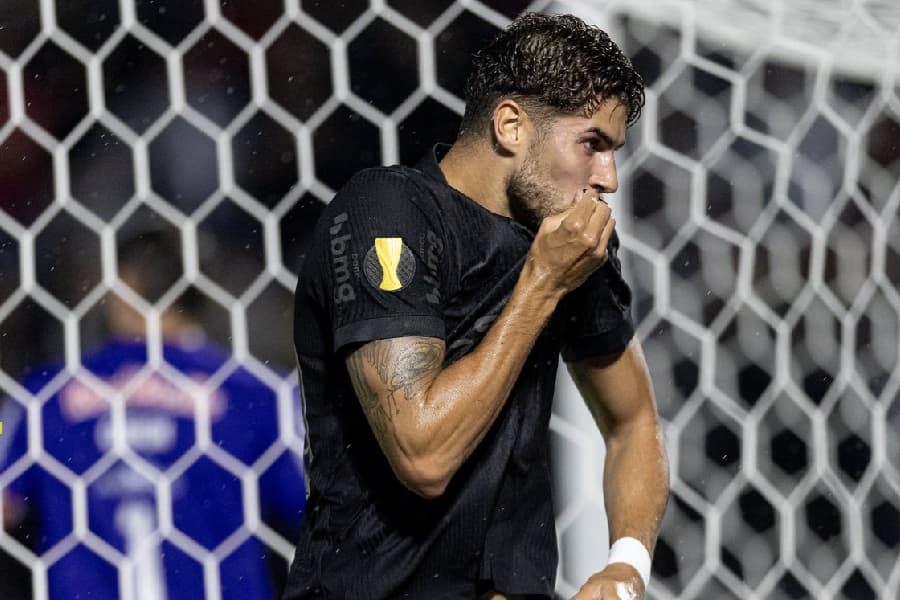 Corinthians mantém Pedro Raul visando a Libertadores 2026