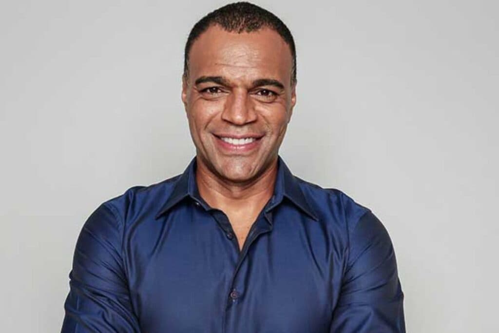 Após deixar Band, Denílson acerta com a Globo