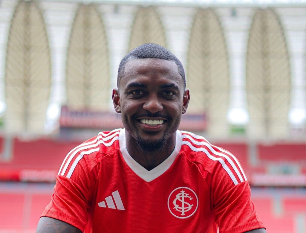 Internacional anuncia compra de cria do Flamengo