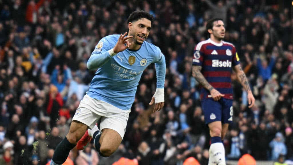 Manchester City goleia o Newcastle e volta ao G4 da Premier