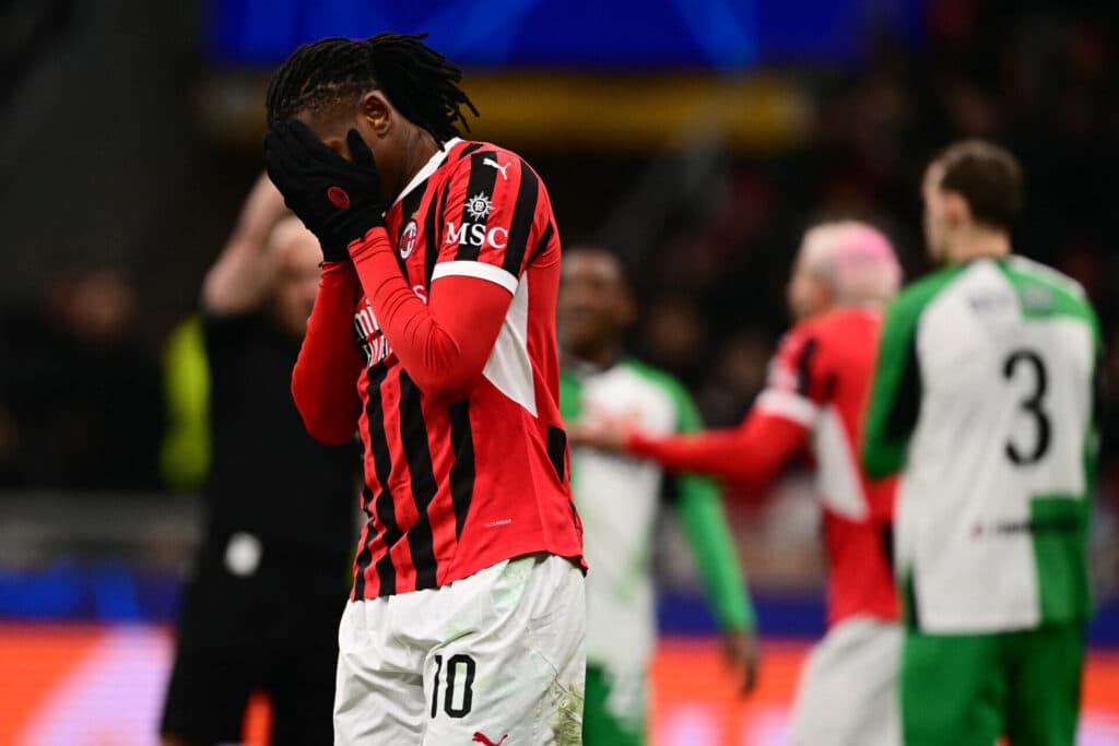 Milan é eliminado da Champions dentro de casa pelo Feyenoord