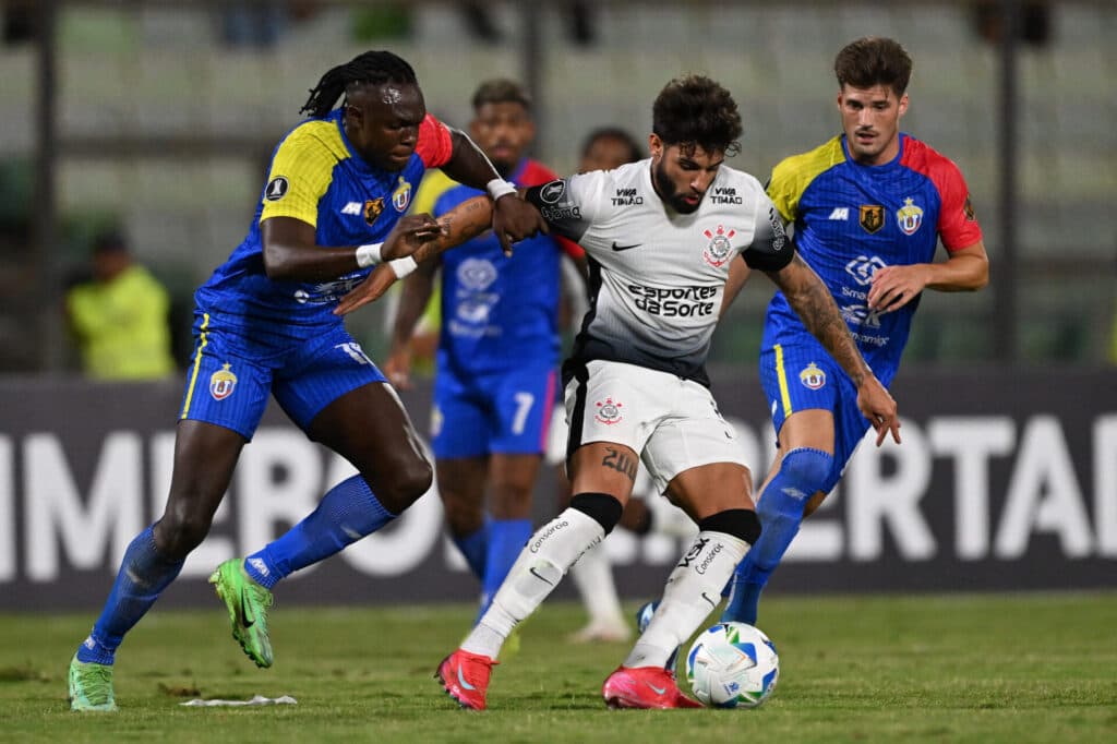 Corinthians tem estreia amarga na Libertadores com empate contra UCV