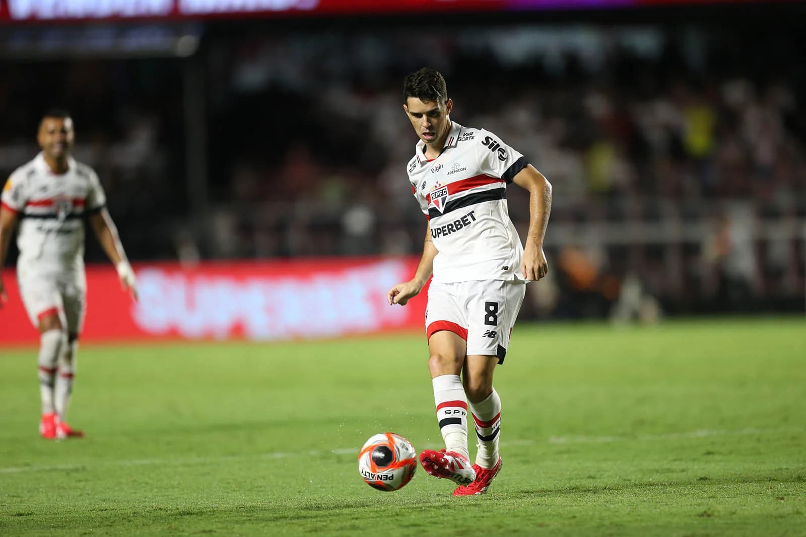 Oscar, do São Paulo, sofreu arritmia e deve se aposentar