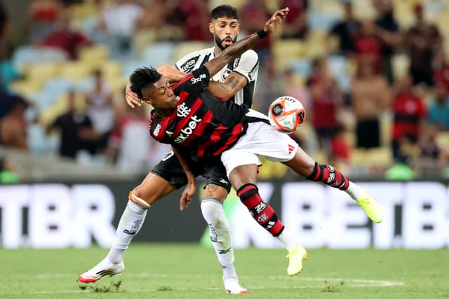Jogadores de Flamengo e Botafogo são suspensos por confusão em clássico