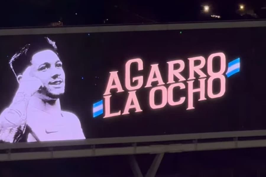 Corinthians relembra camisas 8 históricos em ação para Garro