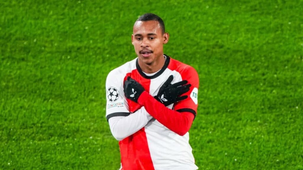 Milan é surpreendido pelo Feyenoord e sai em desvantagem na briga do playoff