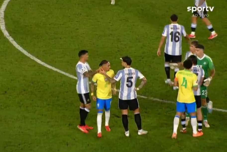 Argentinos rebatem Raphinha: ‘Falamos dentro de campo’