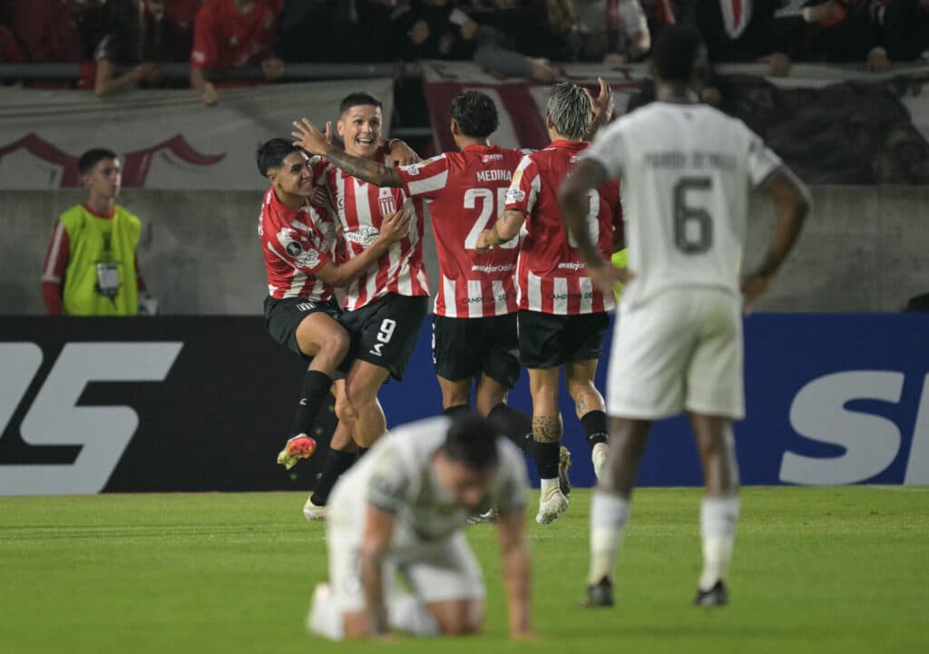 John falha contra Estudiantes, e Botafogo se complica na Libertadores