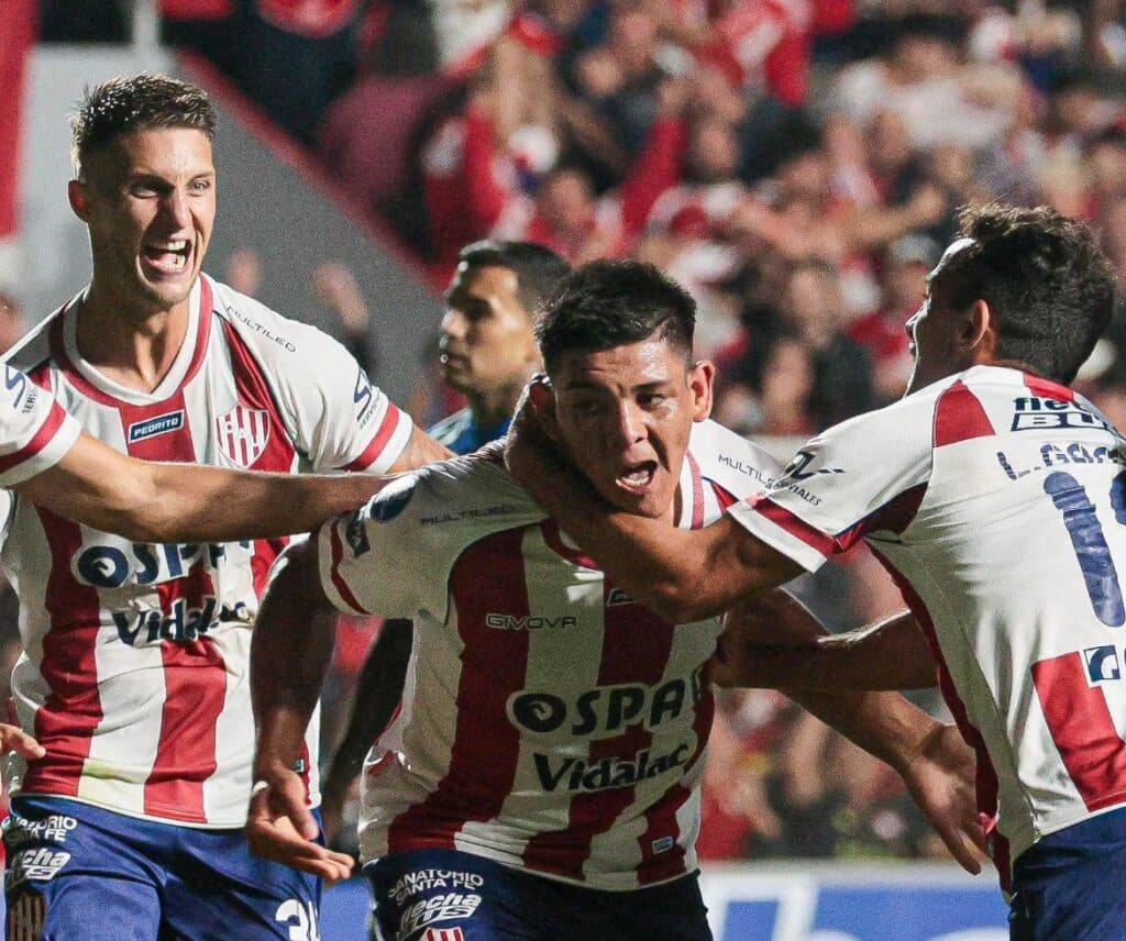 Unión pressiona e vence Cruzeiro pela Sul-Americana