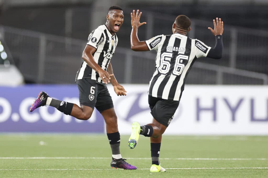 Botafogo pressiona e vence o Carabobo na reta final pela Libertadores