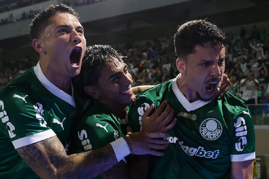 Palmeiras dá o troco e domina o Corinthians em Dérbi pelo Brasileirão