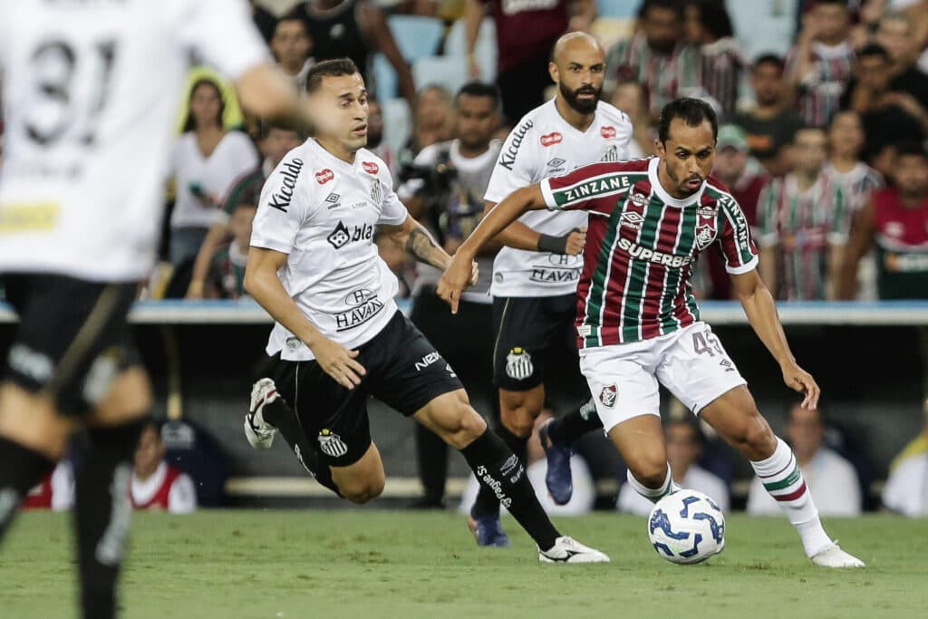 No retorno de Neymar, Fluminense vence e deixa o Santos no Z-4