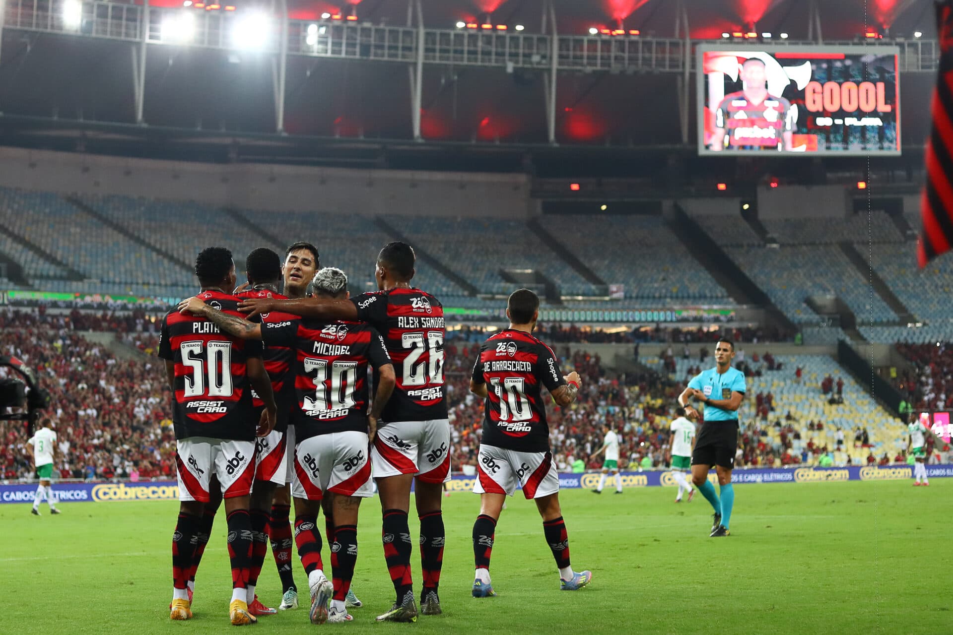 Flamengo atropela o Juventude, faz seis no Maracanã e segue na liderança