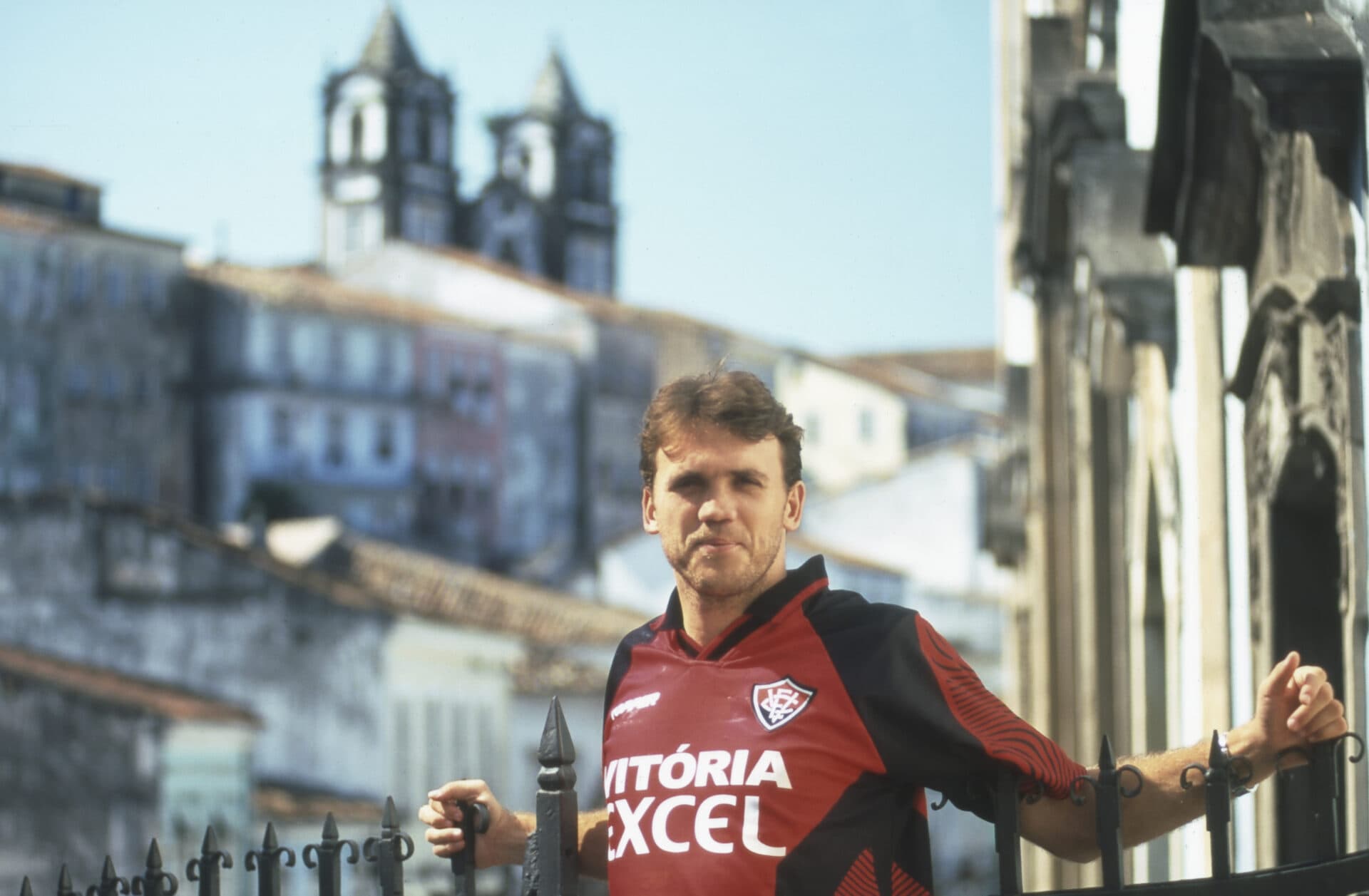 Petkovic no Vitória: em 1998, gringo sofria com calor brasileiro