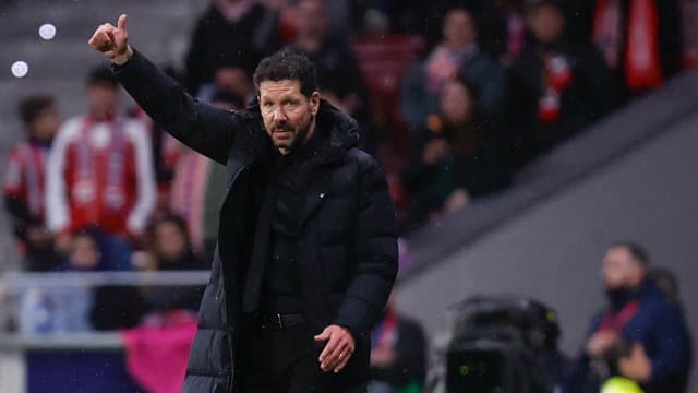 Simeone pede desculpas a Vini Jr. e Florentino por provocações