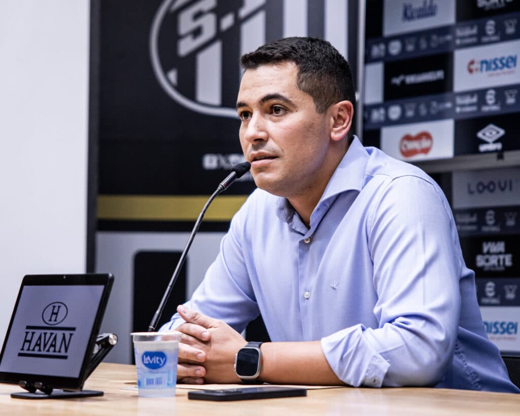‘Saudosismo vai matar o Santos’, desabafa CEO do clube