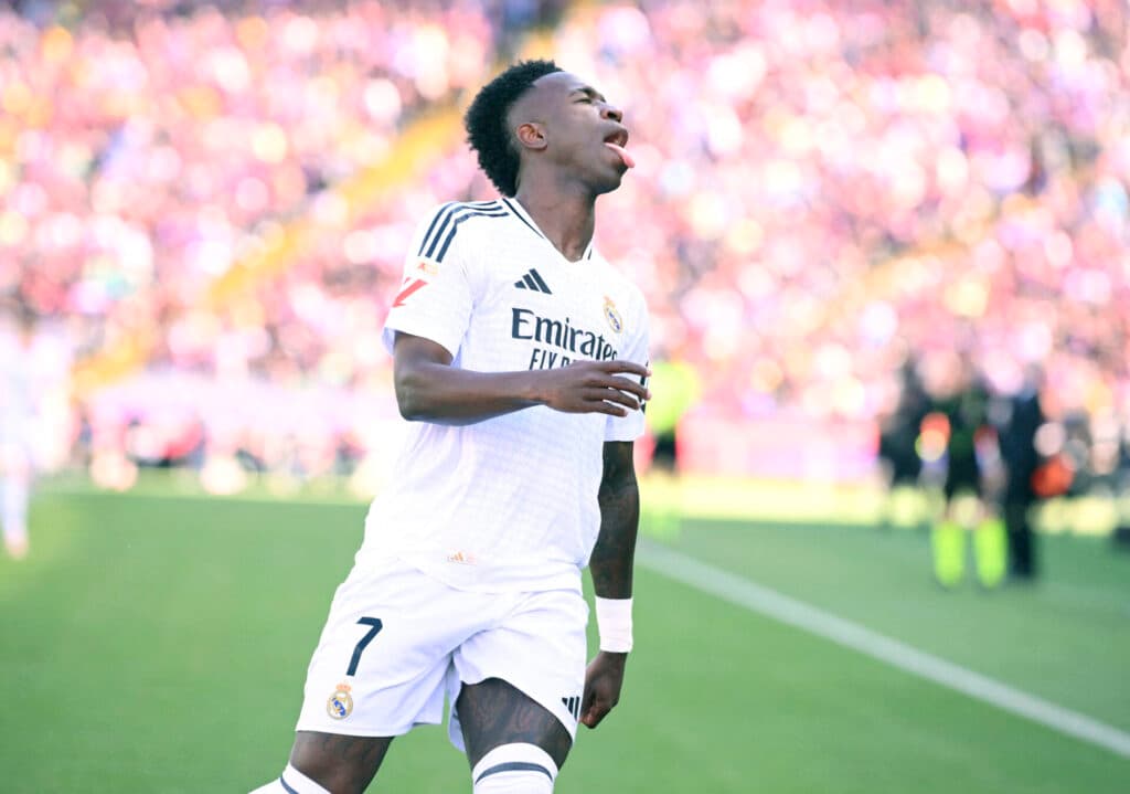 Lesionado, Vini Jr pode ser baixa em 1ª convocação de Ancelotti