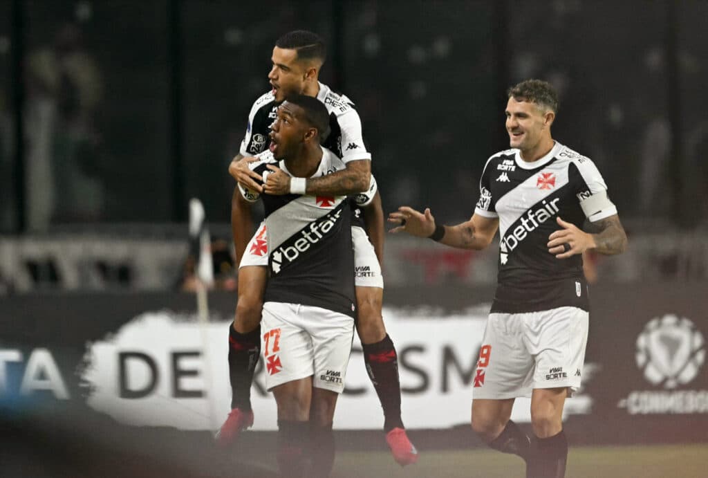 Vasco domina o Melgar em decisão e vai aos playoffs da Sul-Americana
