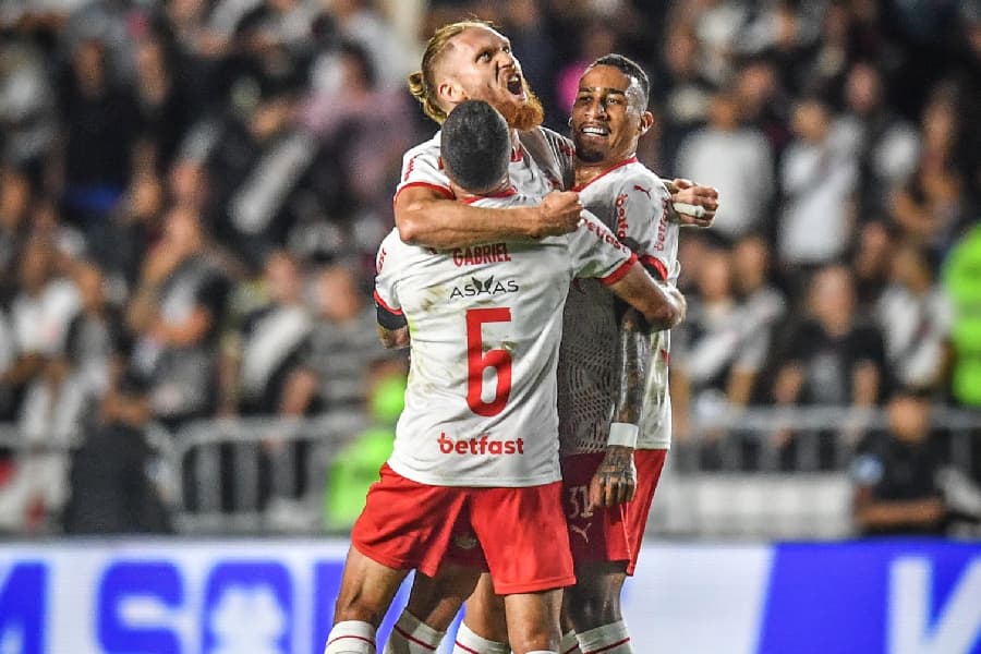 Bragantino bate o Vasco e se coloca firme na corrida pela liderança