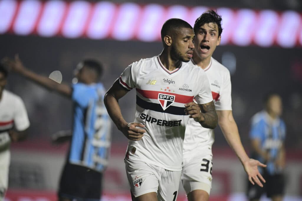 São Paulo responde no Brasileirão e de virada deixa o Grêmio no Z-4