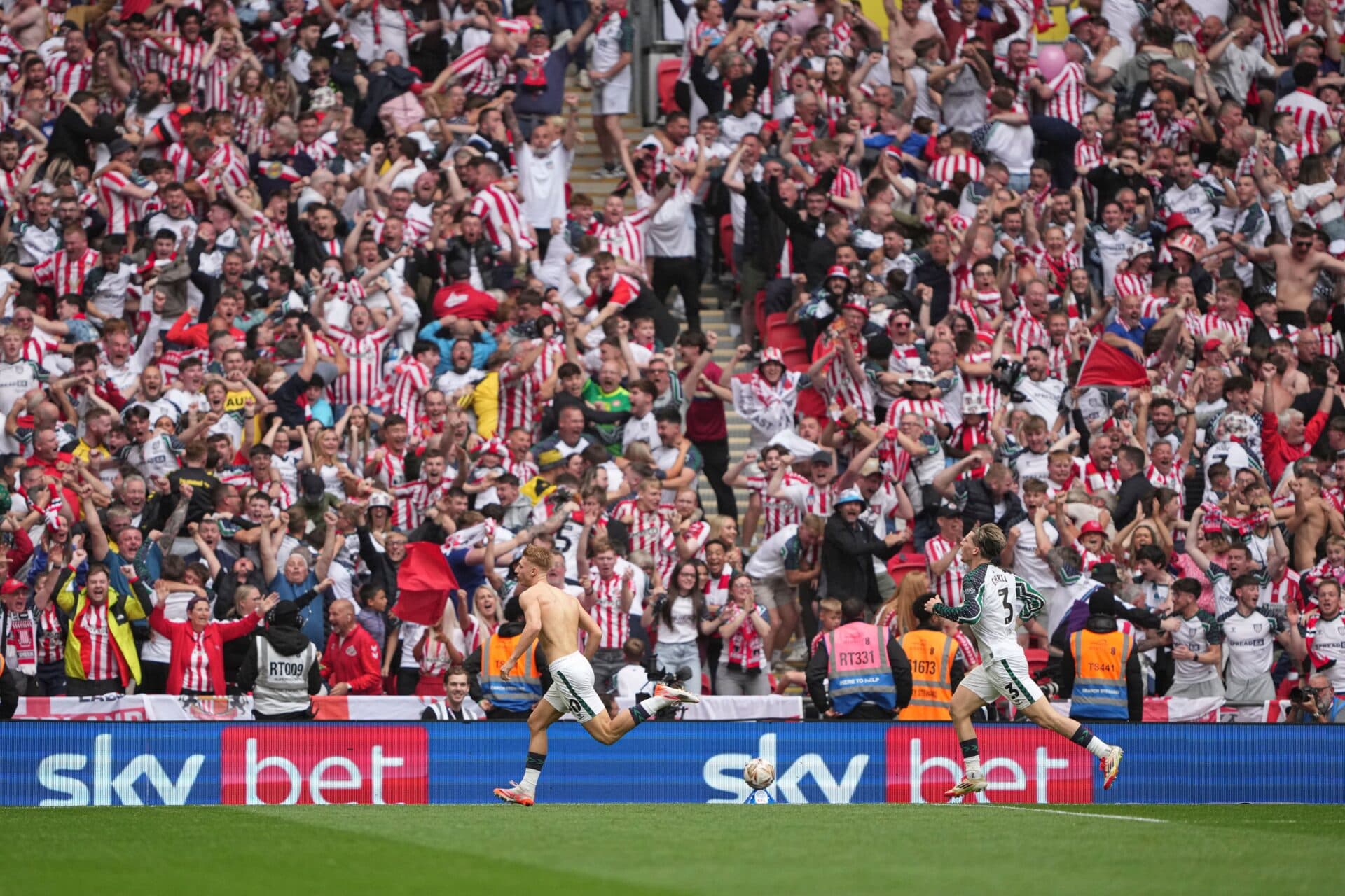 Sunderland retorna à Premier League de forma heroica após 8 anos