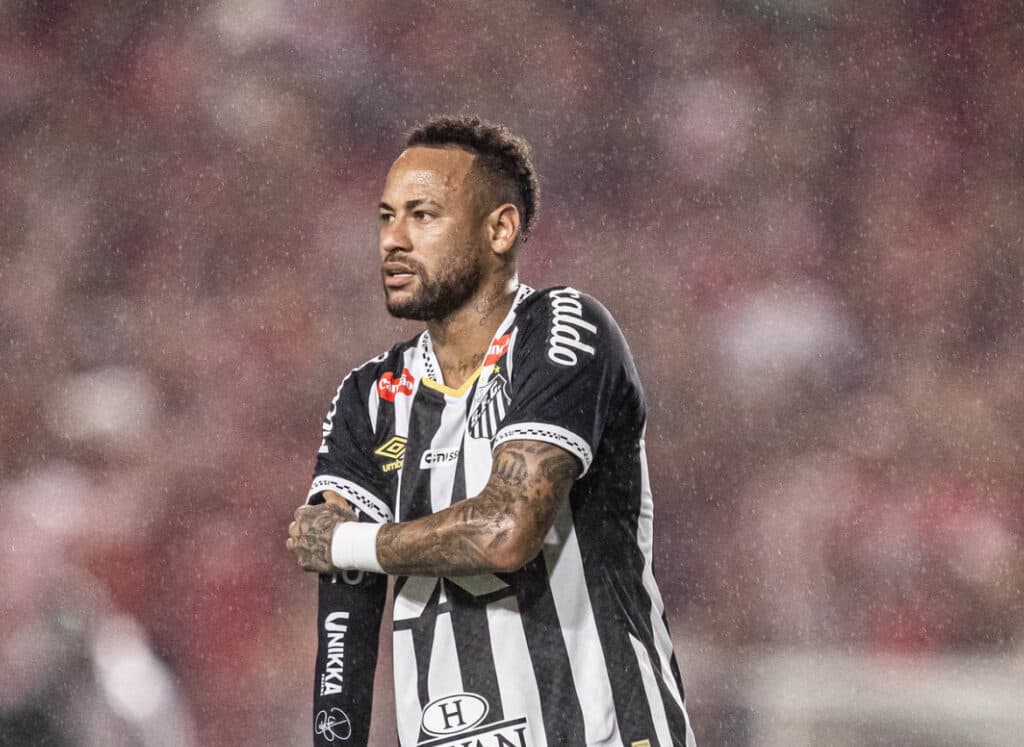 Neymar ironiza fala de Luiz Henrique sobre ajudar a marcar na seleção