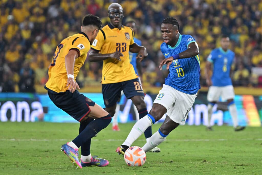 Brasil empata com Equador em jogo morno na estreia de Ancelotti