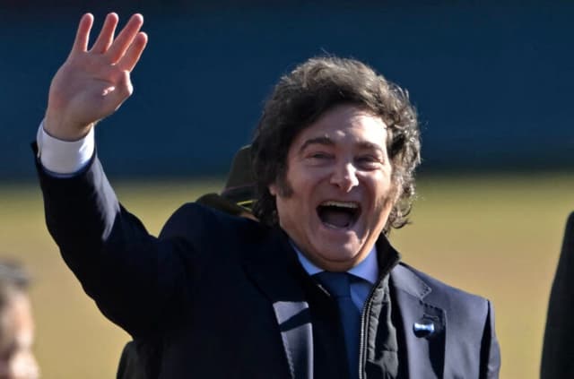 Milei ataca presidente da AFA após eliminação de Boca e River do Mundial